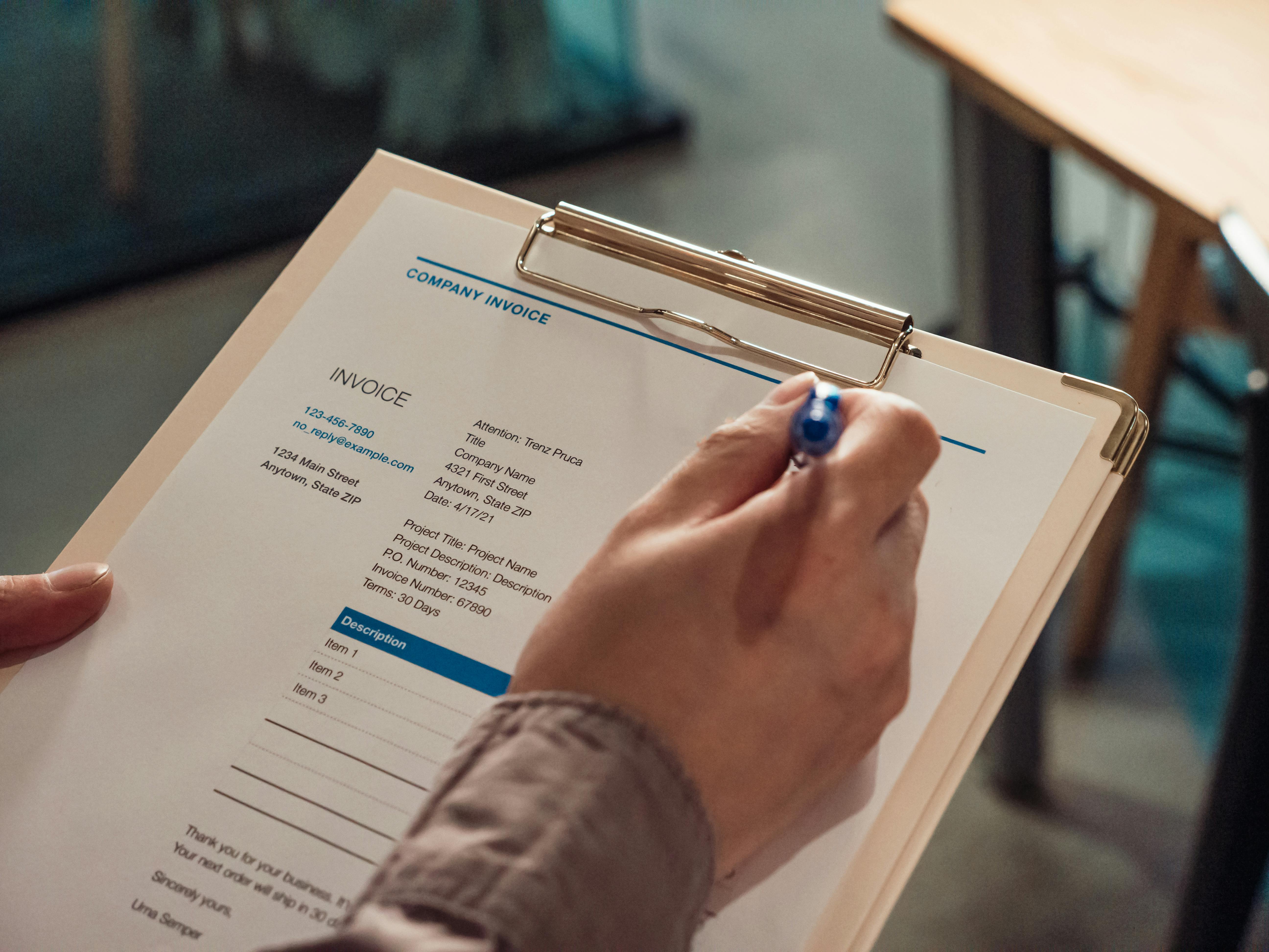 Freelancer generating an invoice with InvoiceFlow